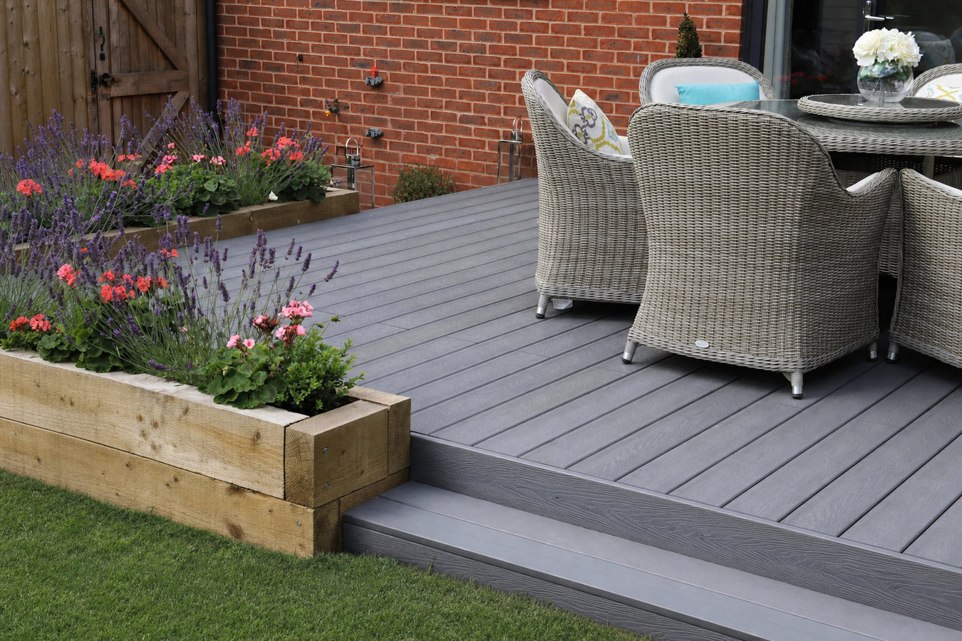 Custom deck and fence construction in North Richland Hills, TX